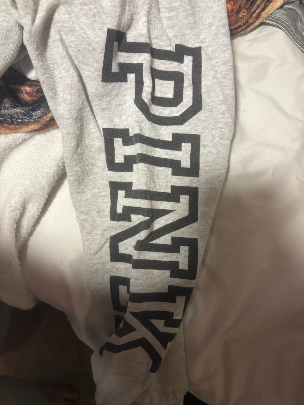 PINK Victoria's Secret Light Gray Fleece Sweatpants - Picture 2 of 4